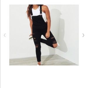 Hollister high rise skinny overalls. Size - Medium